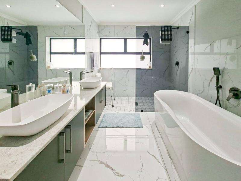 3 Bedroom Property for Sale in Hartenbos Heuwels Western Cape